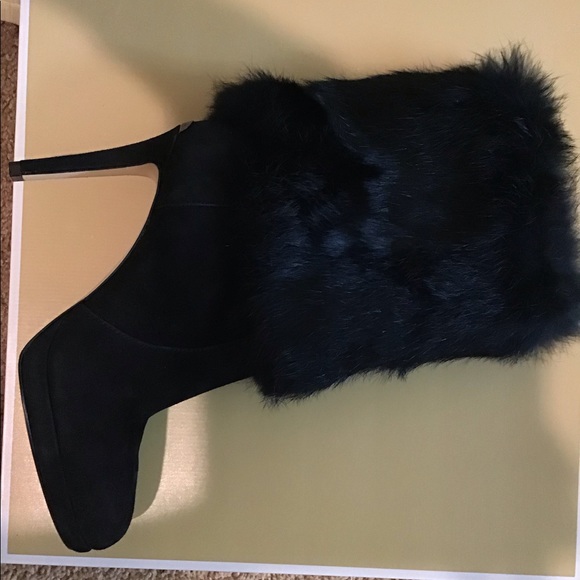 Micheal Kors Boots - Picture 6 of 8